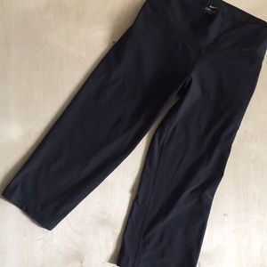 4/$25 Nike Dry Fit 3/4 pants